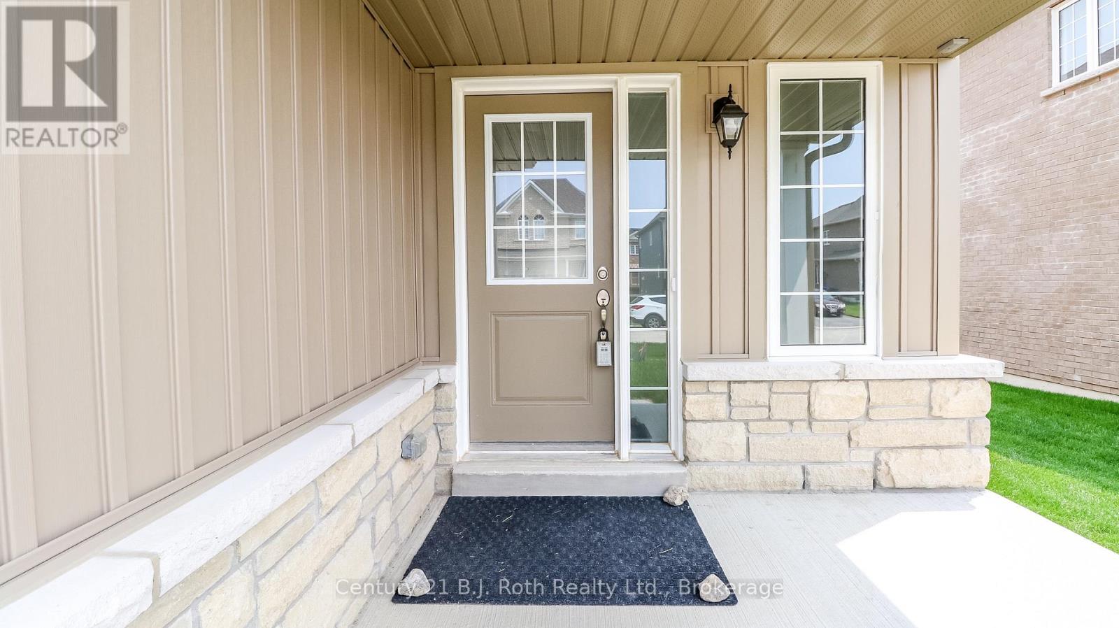 243 Mckenzie Drive, Clearview, Ontario  L0M 1S0 - Photo 2 - S12403518