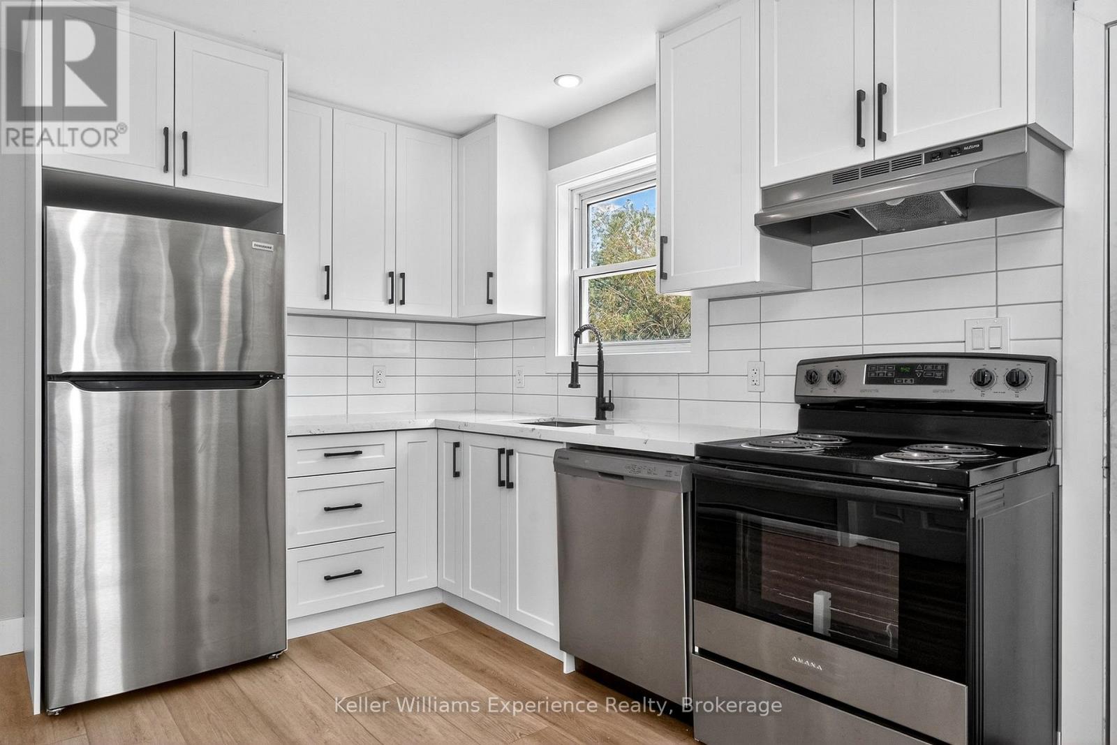 10 Levi Simon Trail, Penetanguishene, Ontario L9M 1A4 - Photo 4 - S12403552