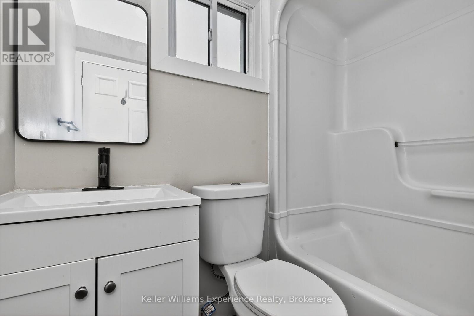 10 Levi Simon Trail, Penetanguishene, Ontario L9M 1A4 - Photo 9 - S12403552