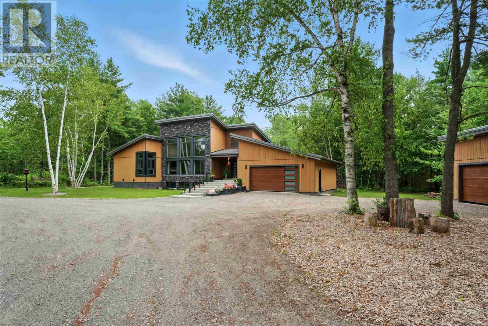 4223 Queen St E, Sault Ste. Marie, Ontario  P6A 5K9 - Photo 1 - SM252623