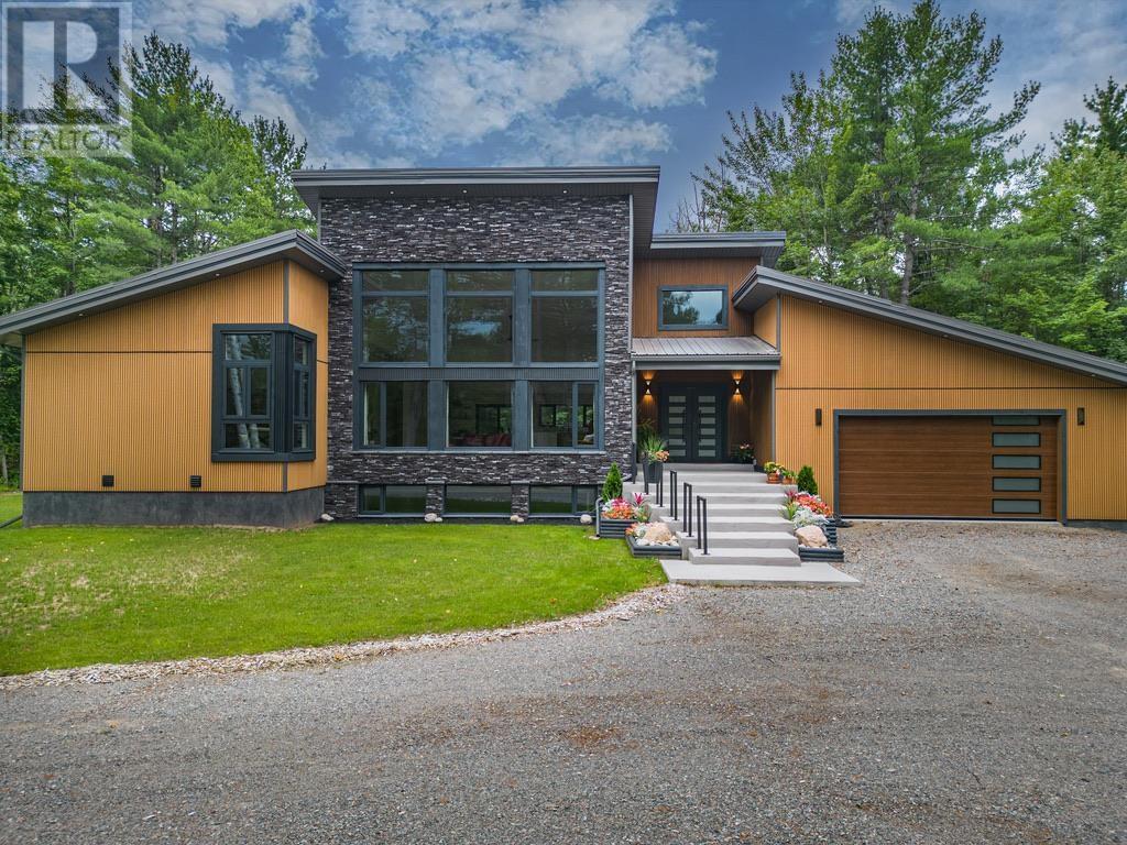 4223 Queen St E, Sault Ste. Marie, Ontario  P6A 5K9 - Photo 4 - SM252623