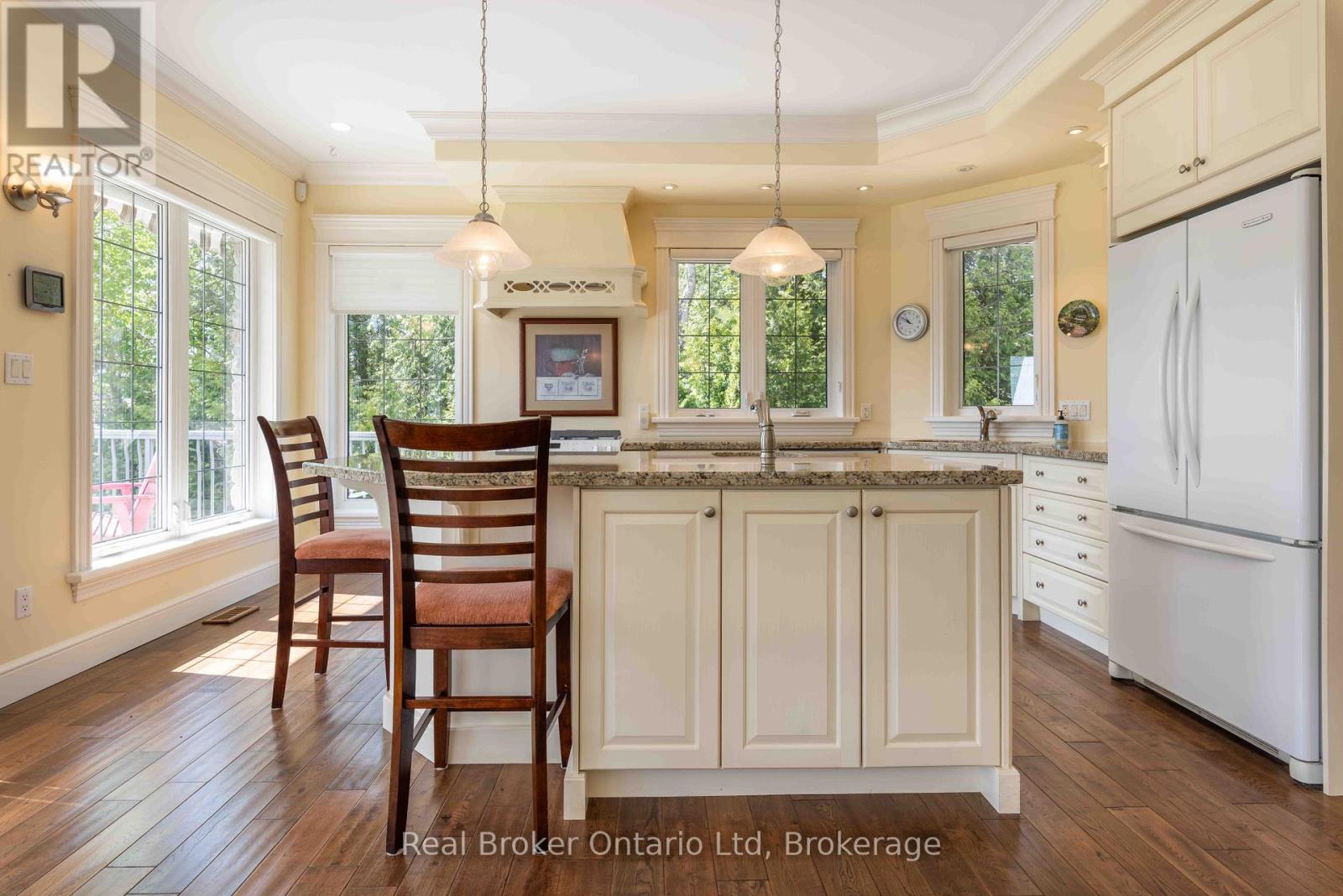 361 Balmy Beach Road, Georgian Bluffs, Ontario  N4K 5N4 - Photo 11 - X12403583