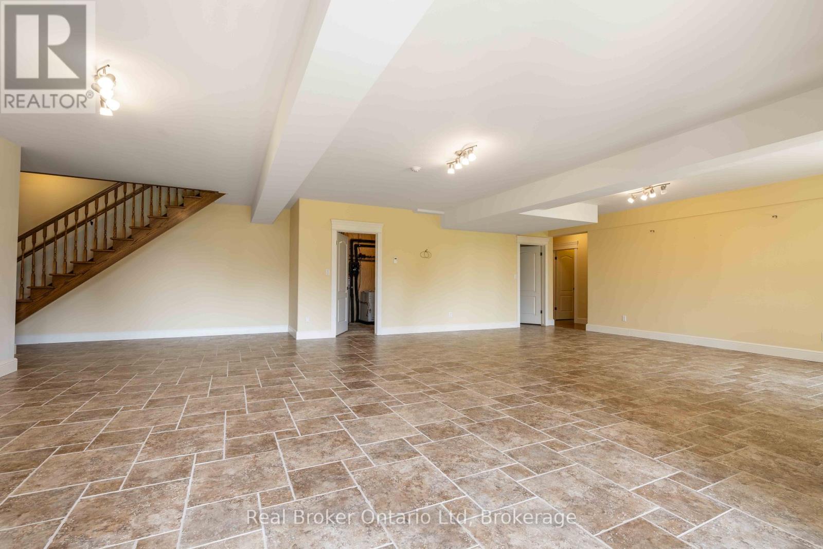 361 Balmy Beach Road, Georgian Bluffs, Ontario  N4K 5N4 - Photo 29 - X12403583