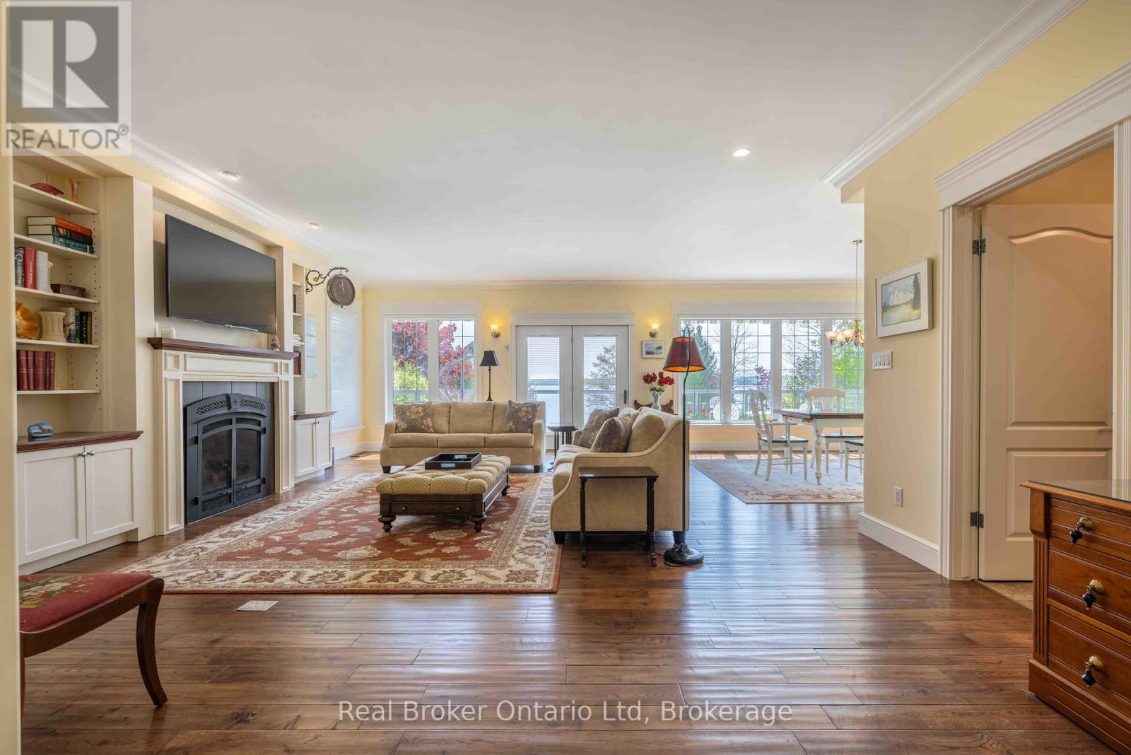 361 Balmy Beach Road, Georgian Bluffs, Ontario  N4K 5N4 - Photo 6 - X12403583