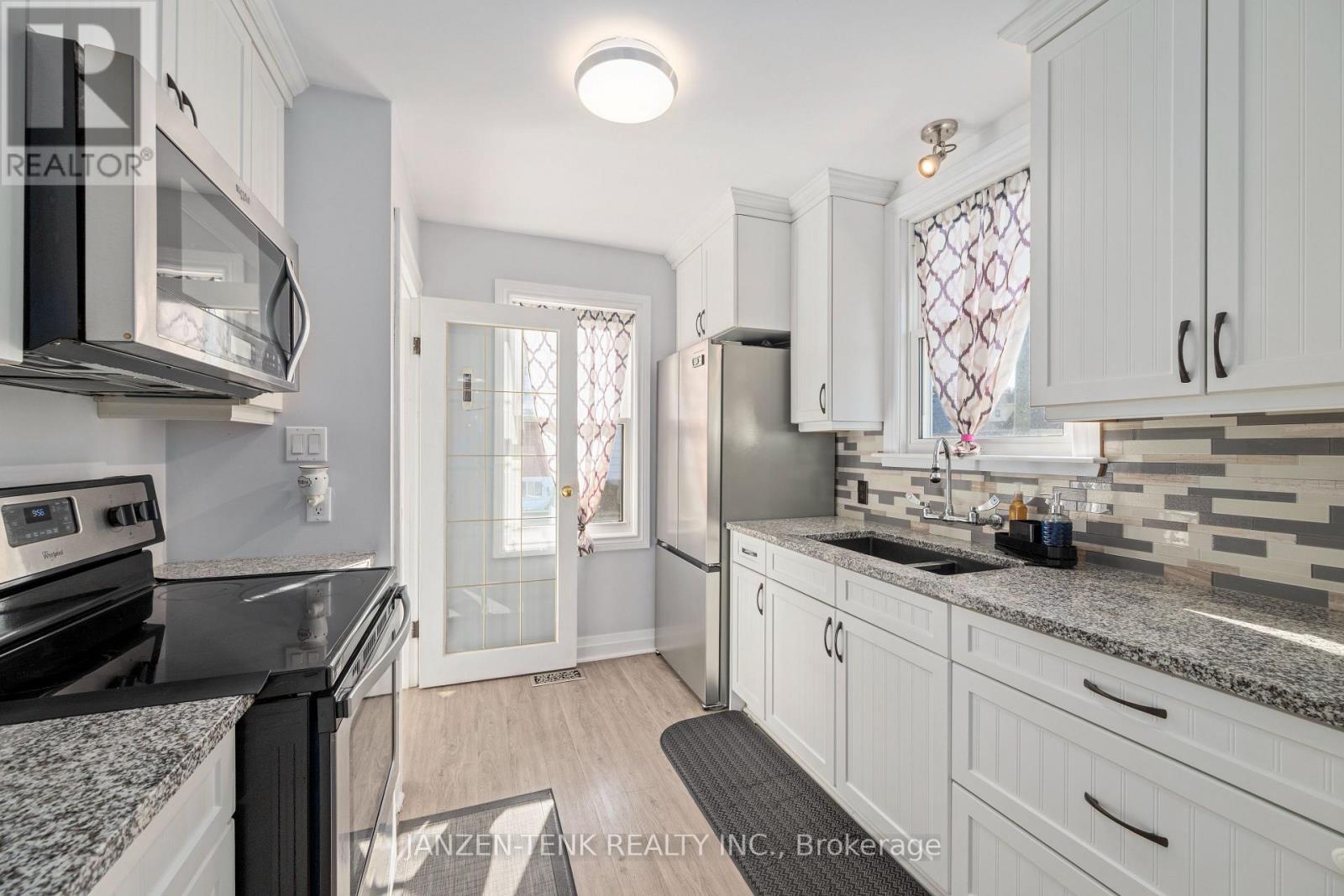 154 Elm Street, St. Thomas, Ontario  N5R 1J3 - Photo 11 - X12403492