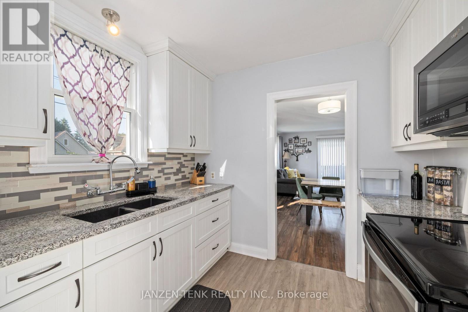 154 Elm Street, St. Thomas, Ontario  N5R 1J3 - Photo 12 - X12403492