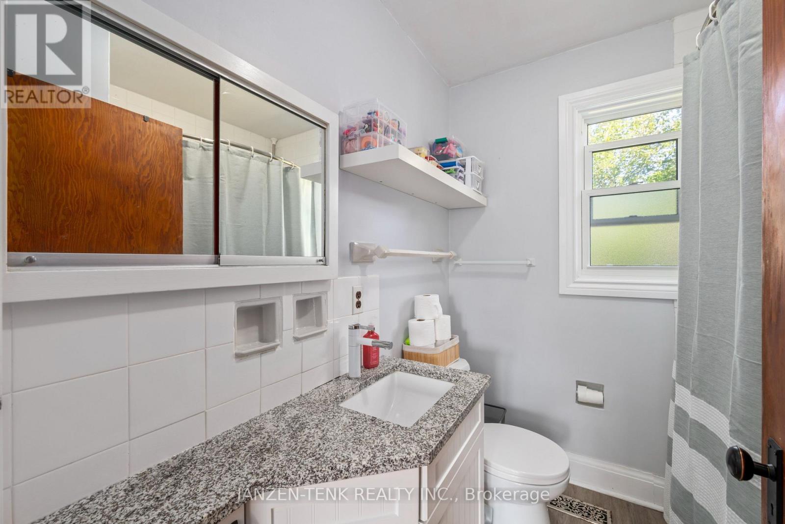 154 Elm Street, St. Thomas, Ontario  N5R 1J3 - Photo 14 - X12403492