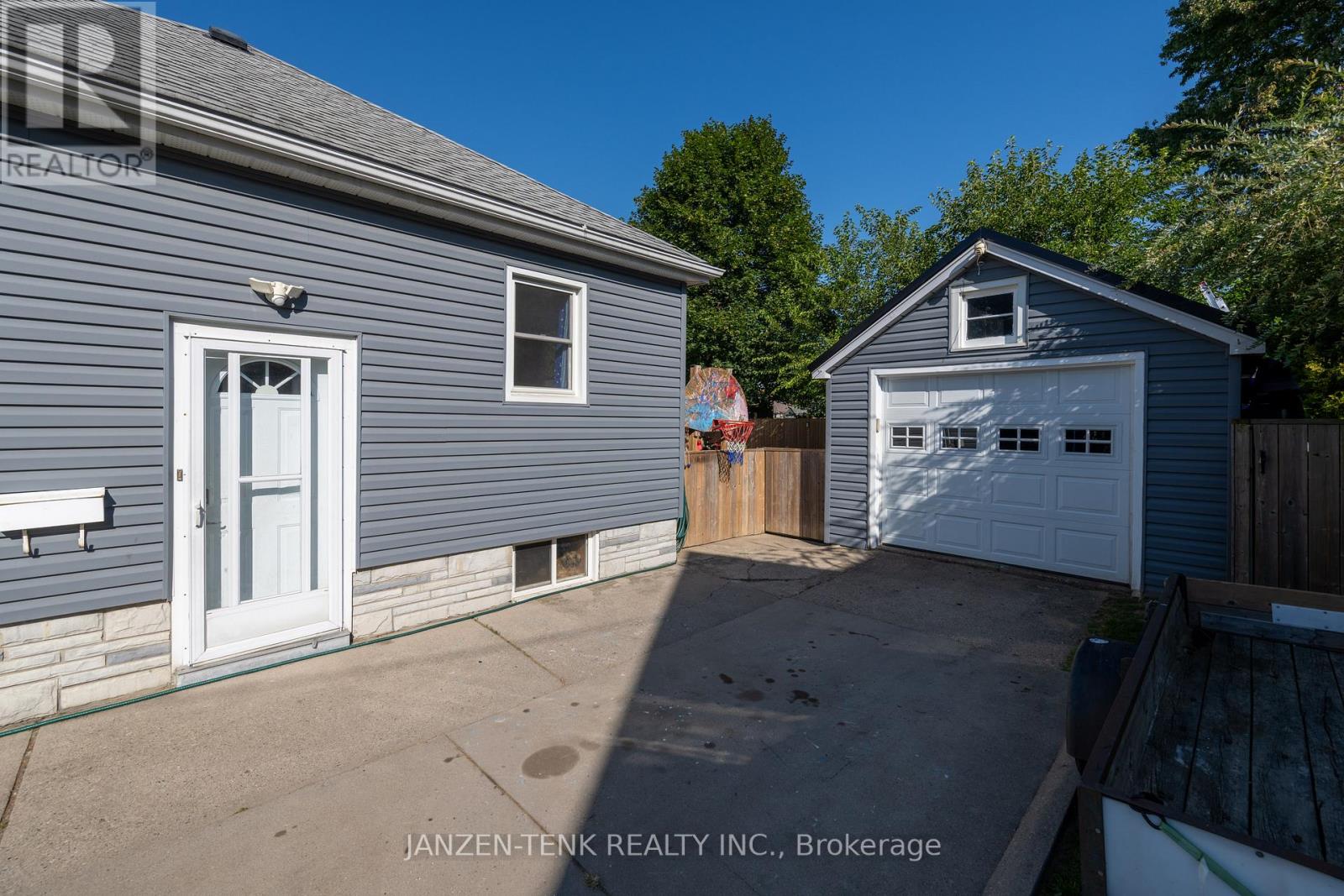 154 Elm Street, St. Thomas, Ontario  N5R 1J3 - Photo 31 - X12403492