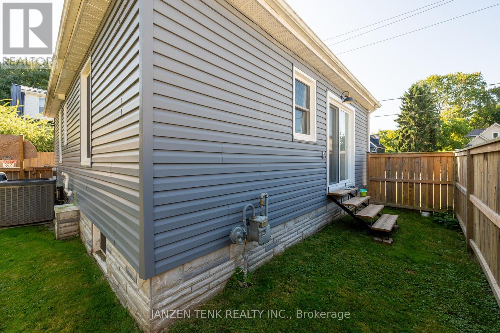154 Elm Street, St. Thomas, Ontario  N5R 1J3 - Photo 33 - X12403492
