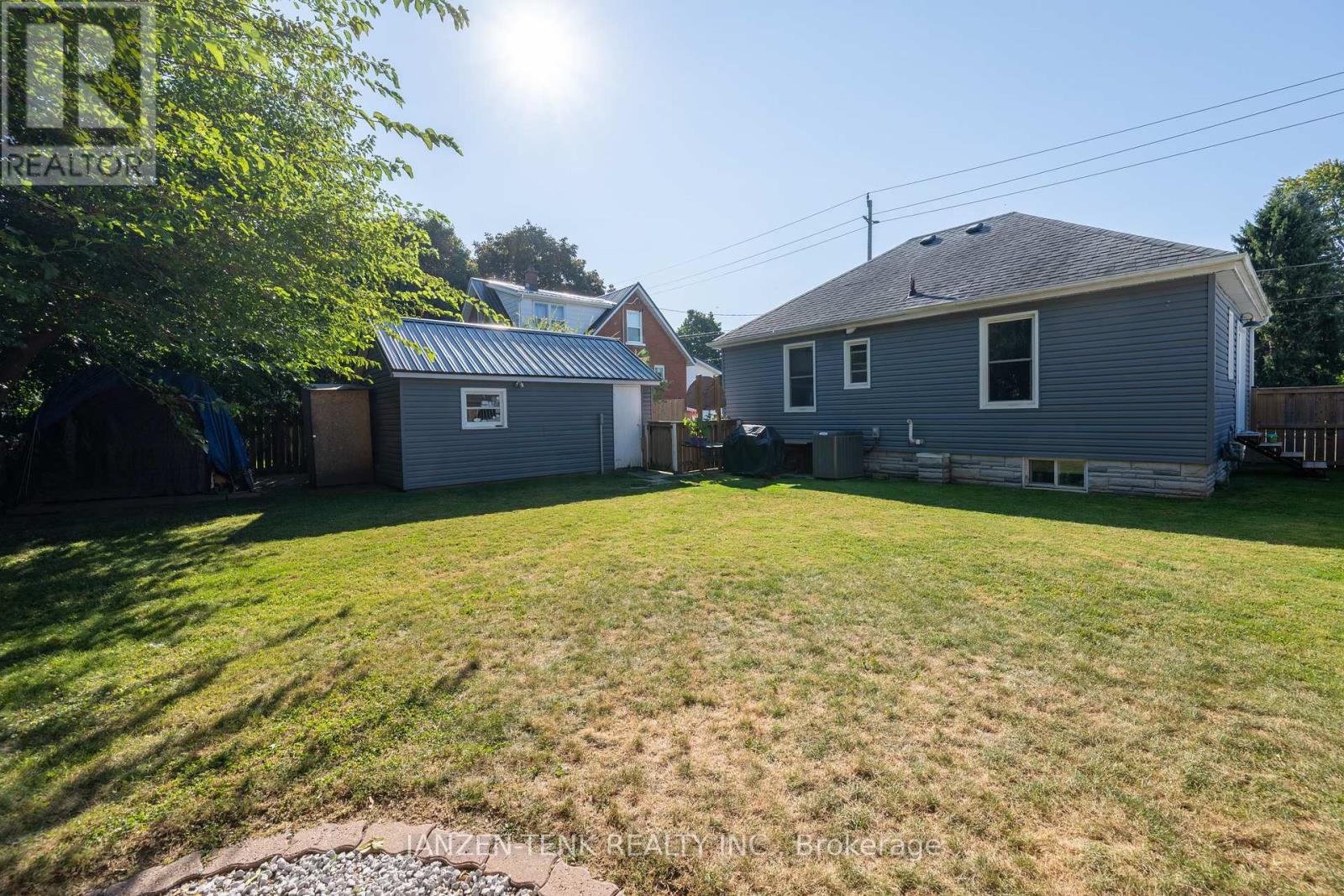 154 Elm Street, St. Thomas, Ontario  N5R 1J3 - Photo 36 - X12403492