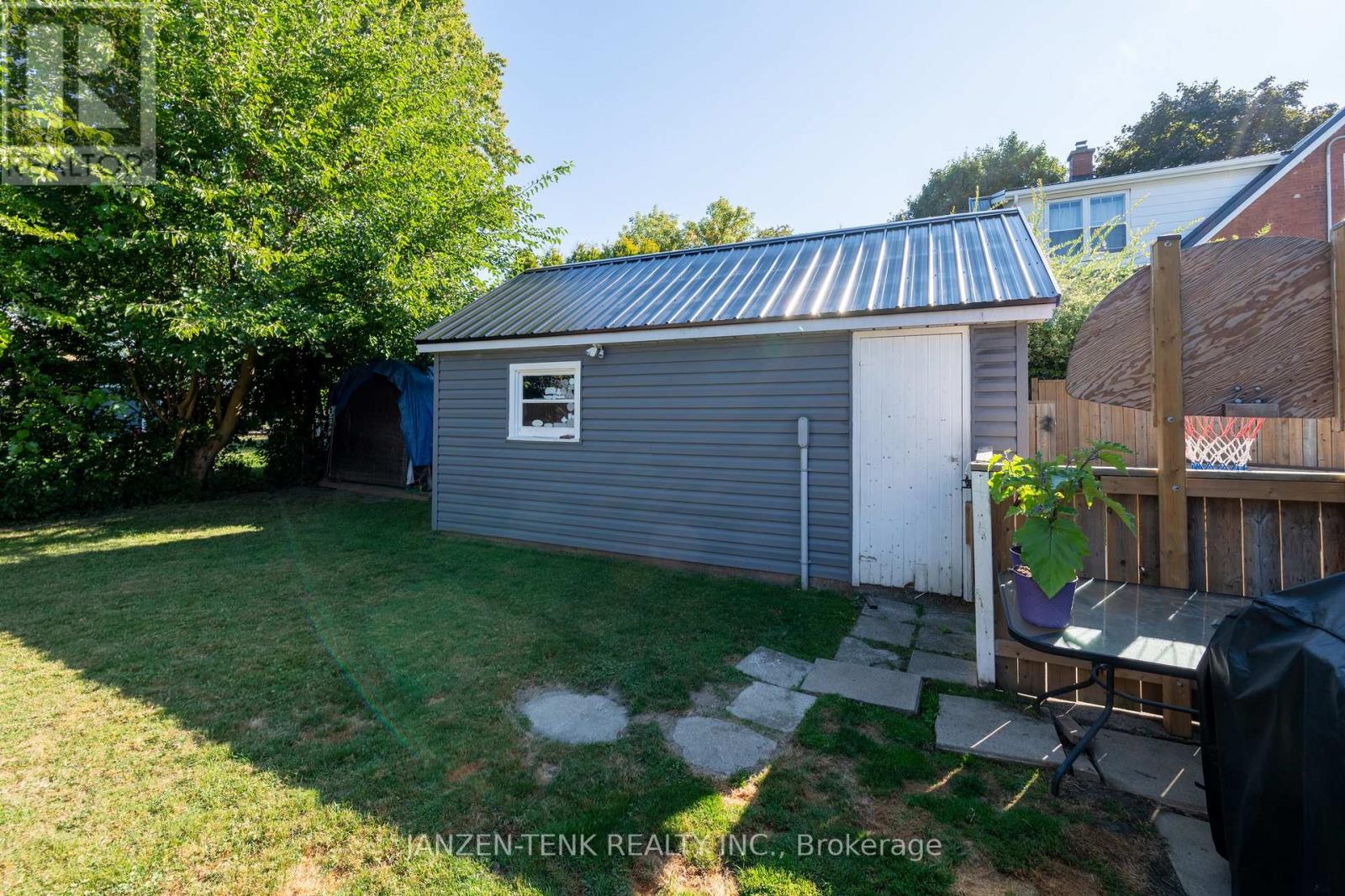 154 Elm Street, St. Thomas, Ontario  N5R 1J3 - Photo 40 - X12403492
