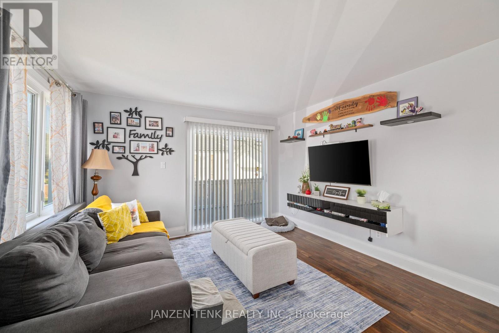 154 Elm Street, St. Thomas, Ontario  N5R 1J3 - Photo 6 - X12403492