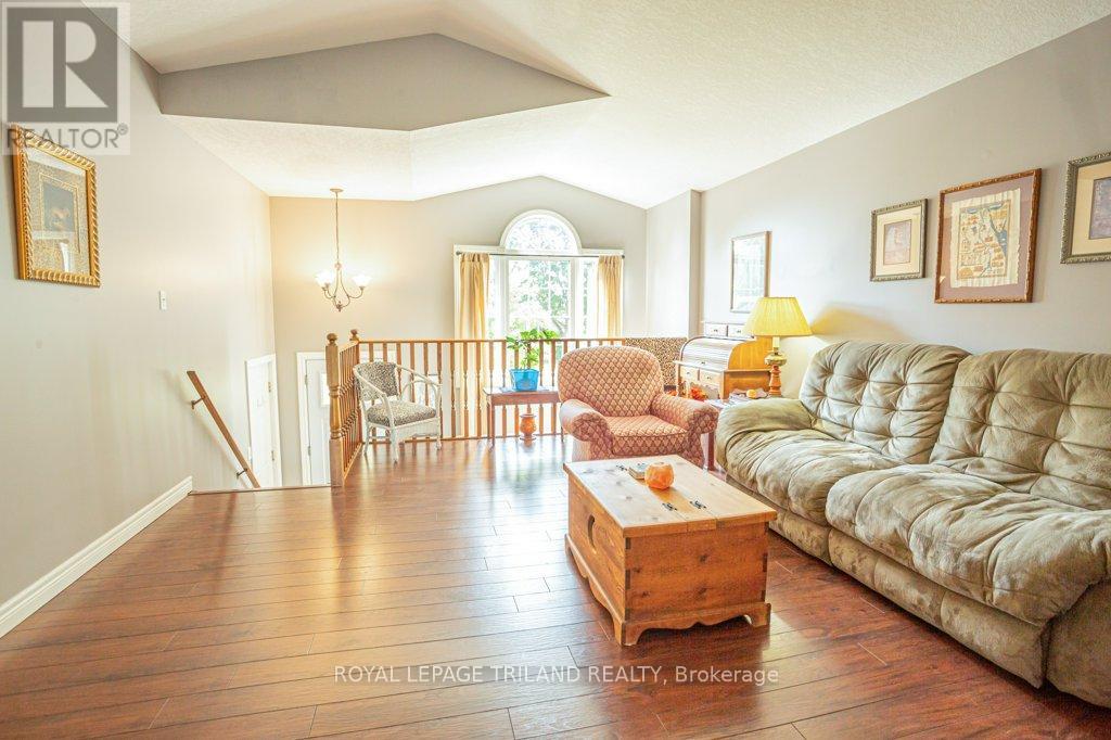 28 Schreyer Drive, St. Thomas, Ontario  N5R 6E8 - Photo 3 - X12403554