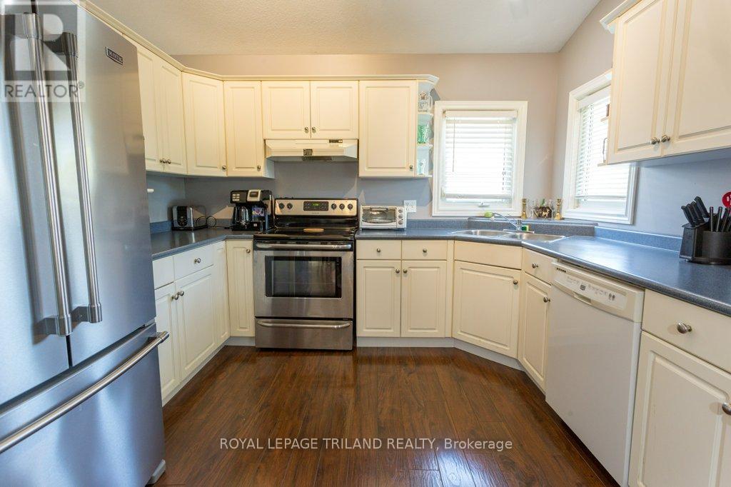 28 Schreyer Drive, St. Thomas, Ontario  N5R 6E8 - Photo 9 - X12403554