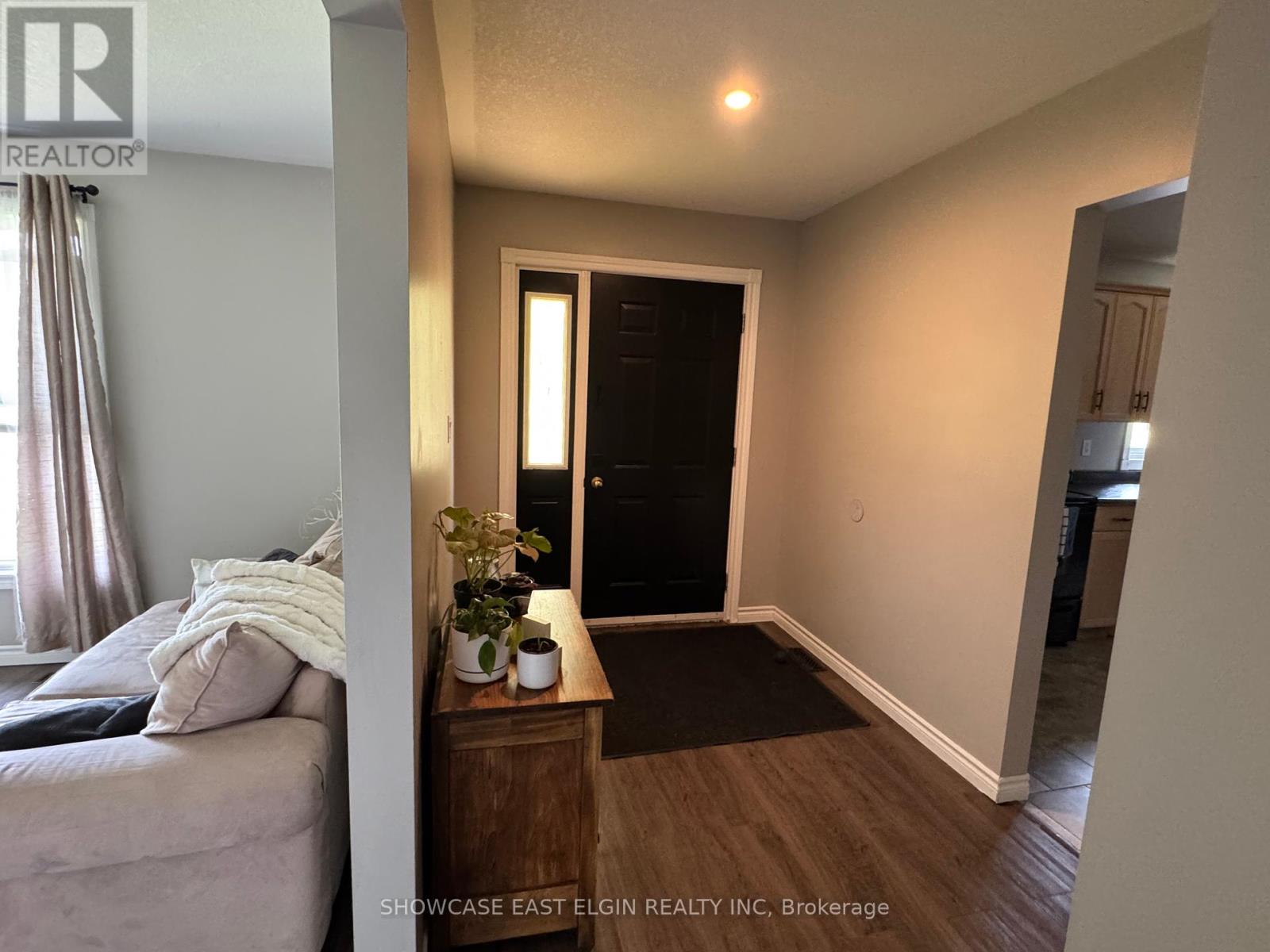 28 Melanie Drive, Aylmer, Ontario  N5H 3G6 - Photo 14 - X12403555