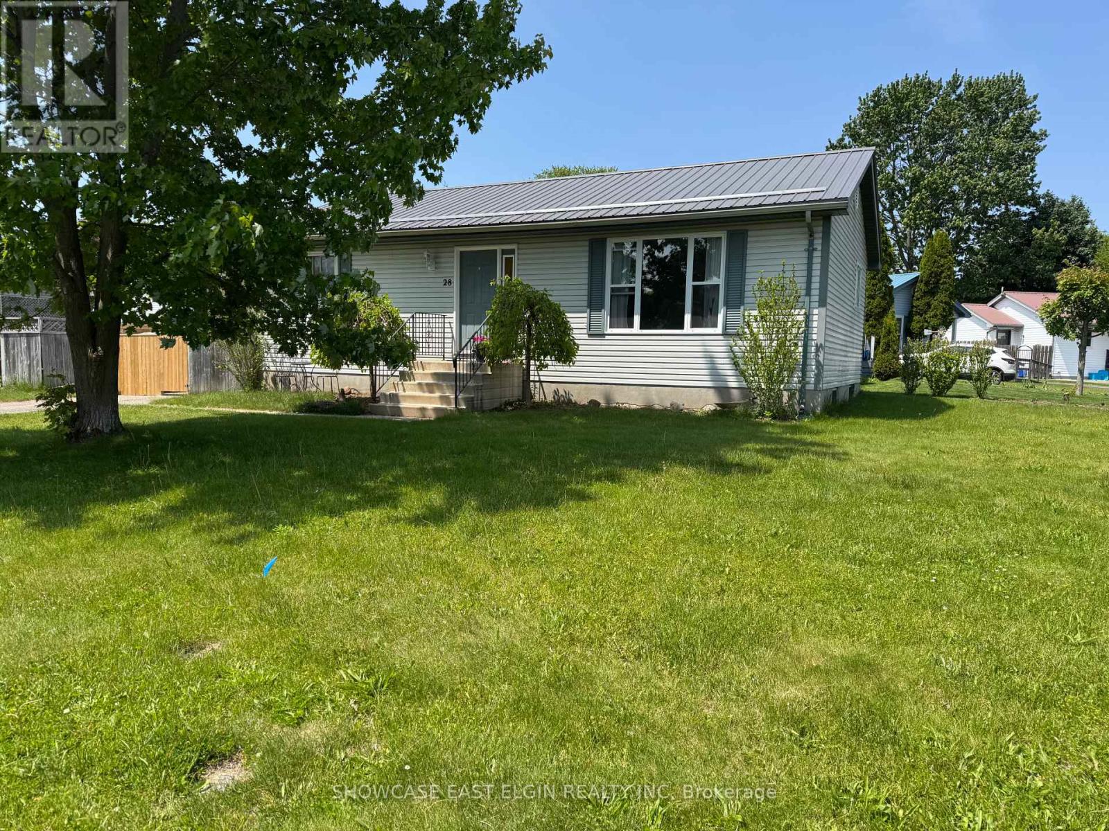 28 Melanie Drive, Aylmer, Ontario  N5H 3G6 - Photo 2 - X12403555