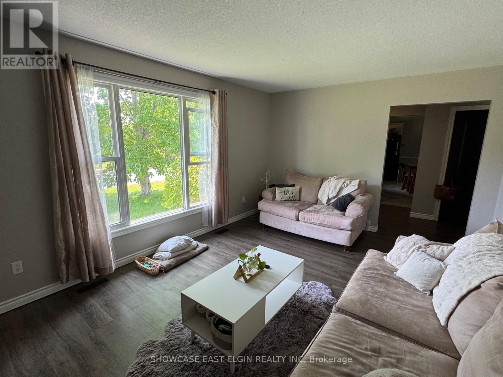 28 Melanie Drive, Aylmer, Ontario  N5H 3G6 - Photo 4 - X12403555