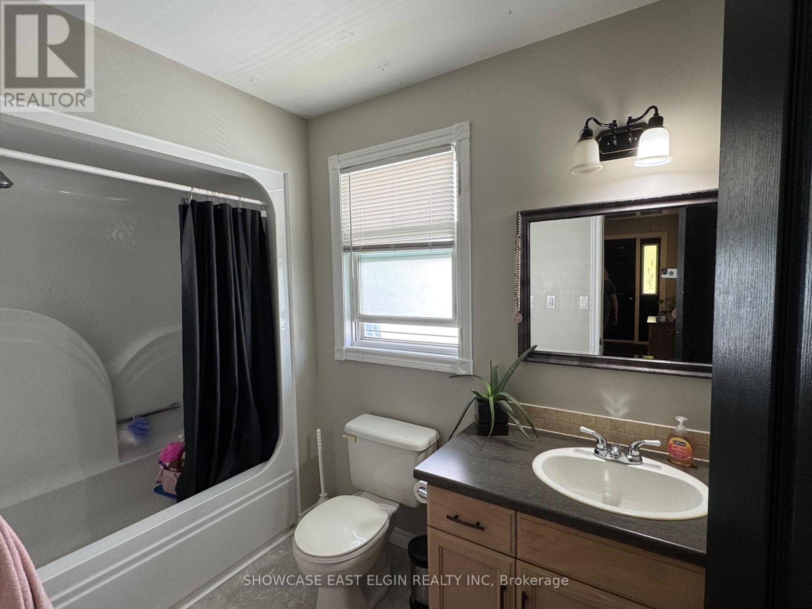 28 Melanie Drive, Aylmer, Ontario  N5H 3G6 - Photo 8 - X12403555