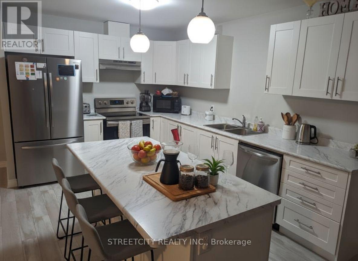 32 Bounty Avenue, Thorold (Rolling Meadows), Ontario  L2V 0B7 - Photo 4 - X12403613