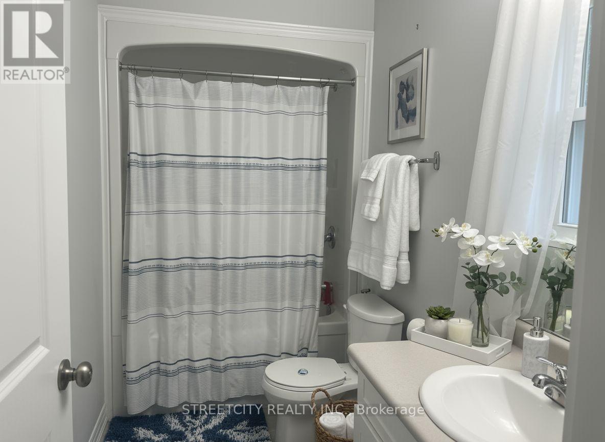 32 Bounty Avenue, Thorold (Rolling Meadows), Ontario  L2V 0B7 - Photo 6 - X12403613