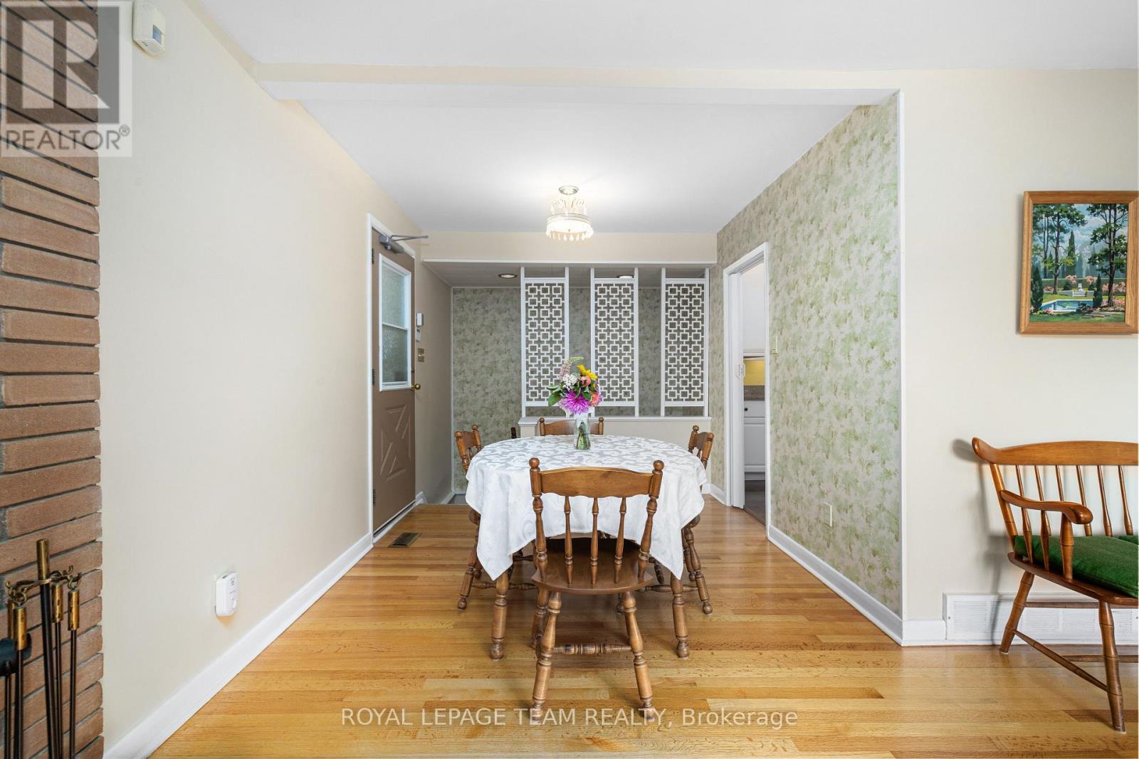 30 Ellery Crescent, Ottawa, Ontario  K2H 6M6 - Photo 12 - X12403522
