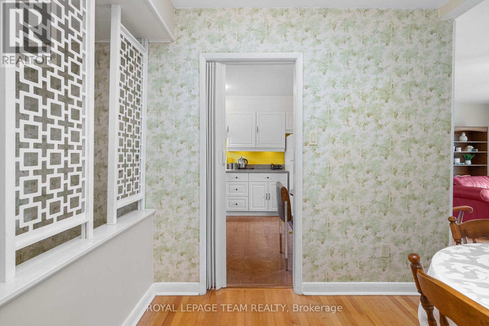 30 Ellery Crescent, Ottawa, Ontario  K2H 6M6 - Photo 15 - X12403522