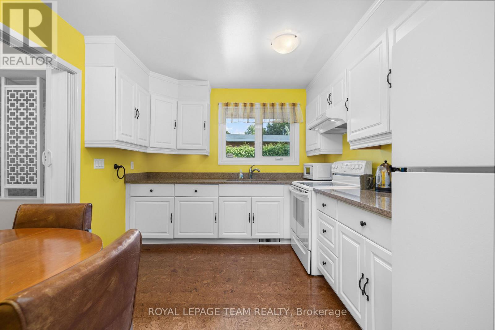 30 Ellery Crescent, Ottawa, Ontario  K2H 6M6 - Photo 18 - X12403522