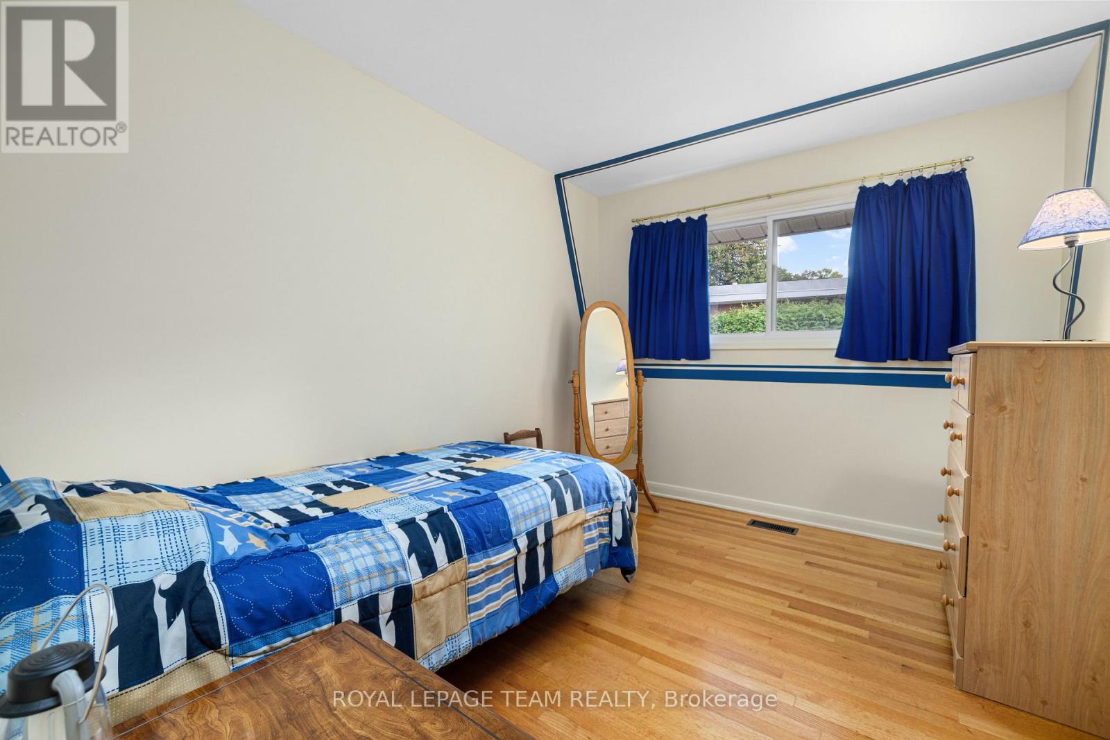 30 Ellery Crescent, Ottawa, Ontario  K2H 6M6 - Photo 25 - X12403522