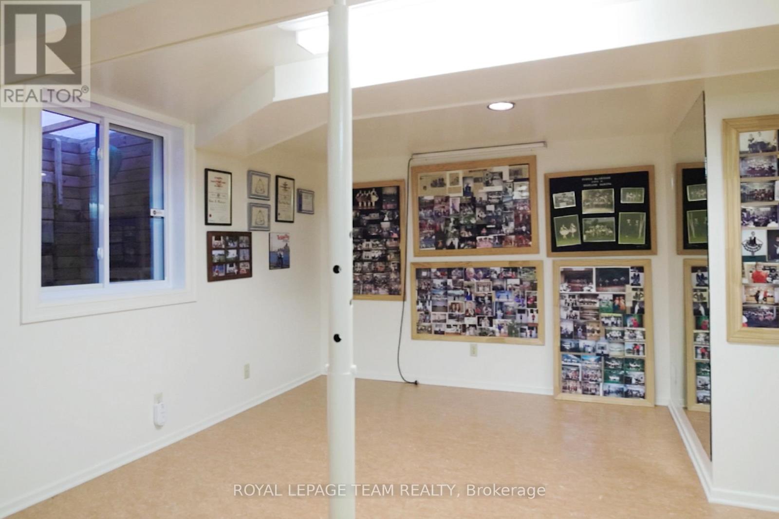 30 Ellery Crescent, Ottawa, Ontario  K2H 6M6 - Photo 31 - X12403522