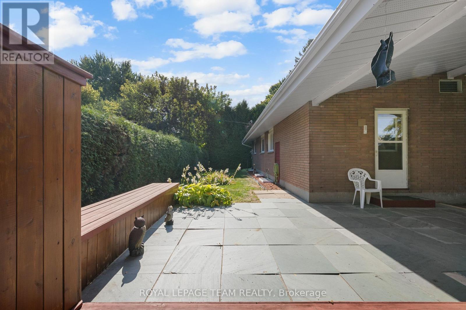 30 Ellery Crescent, Ottawa, Ontario  K2H 6M6 - Photo 7 - X12403522