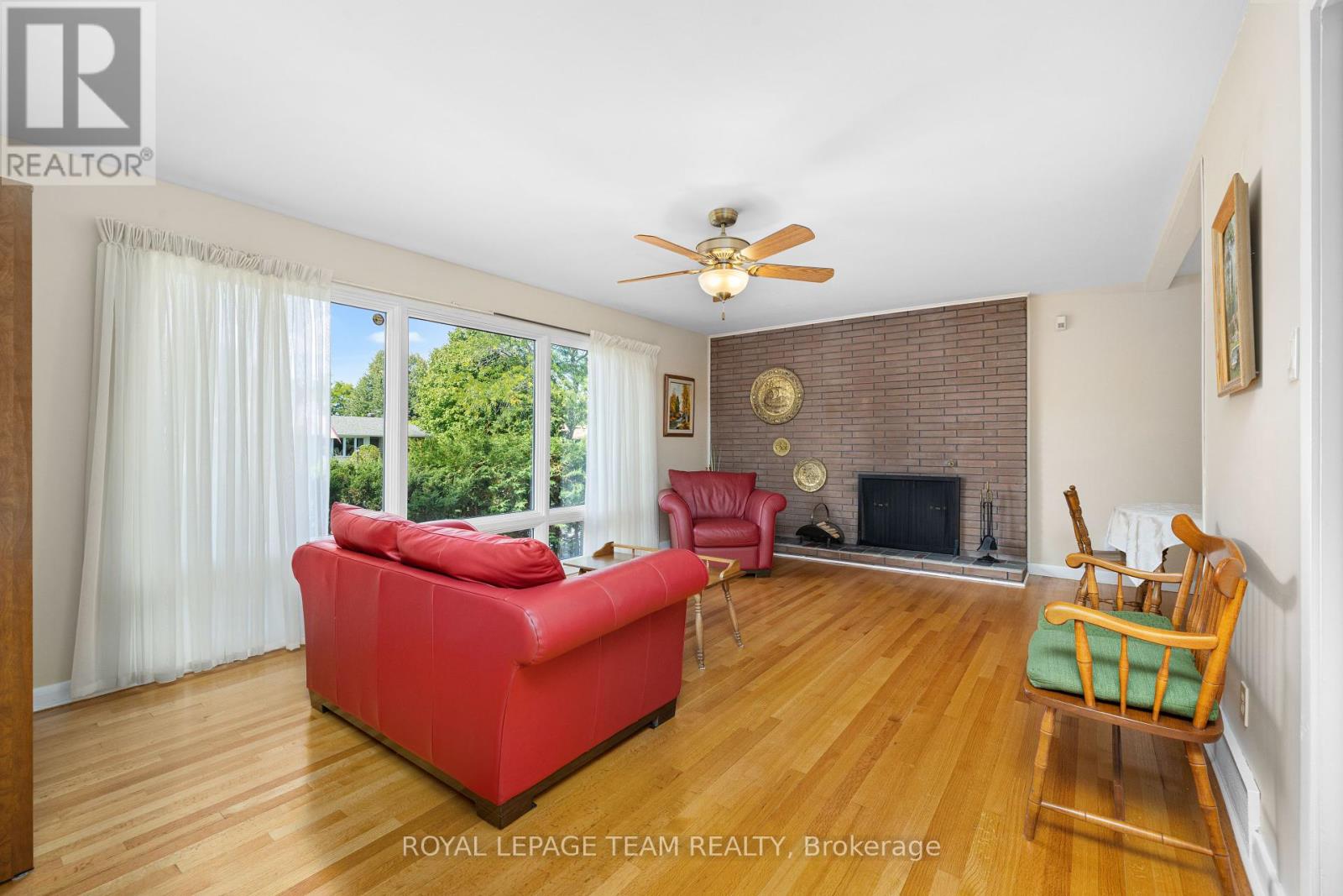 30 Ellery Crescent, Ottawa, Ontario  K2H 6M6 - Photo 9 - X12403522
