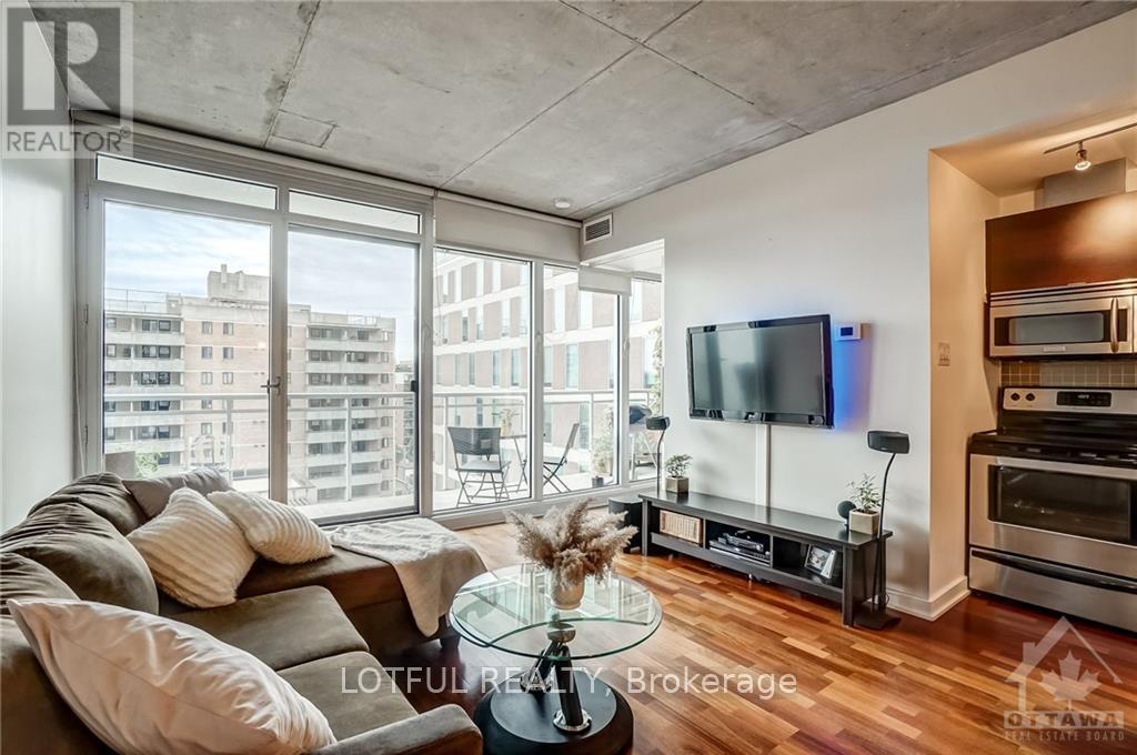 1002 - 324 Laurier Ave Street W, Ottawa, Ontario  K1N 6P6 - Photo 3 - X12403647