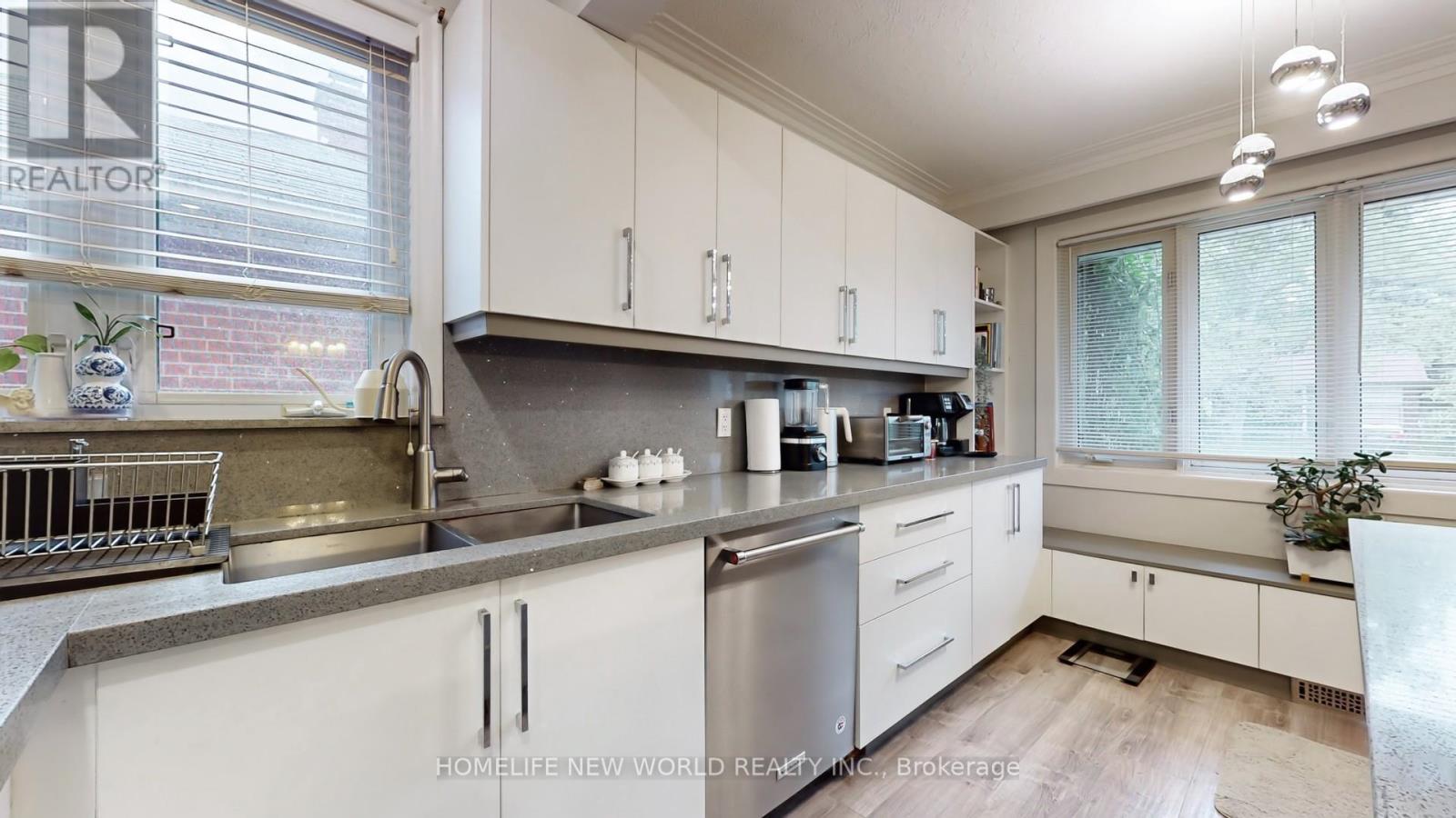 11 Elynhill Drive, Toronto (Willowdale West), Ontario  M2R 1C5 - Photo 13 - C12403442