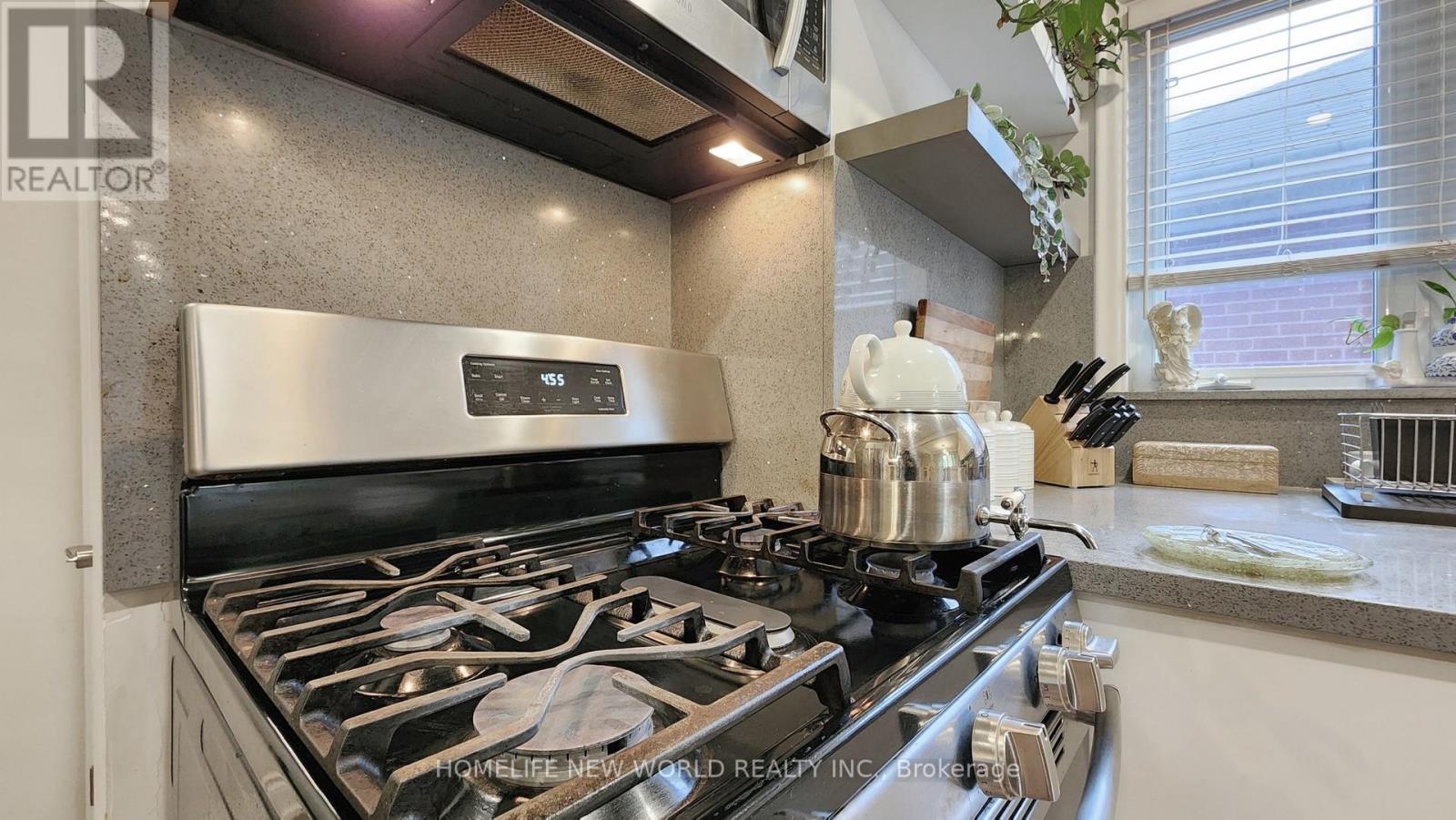 11 Elynhill Drive, Toronto (Willowdale West), Ontario  M2R 1C5 - Photo 14 - C12403442