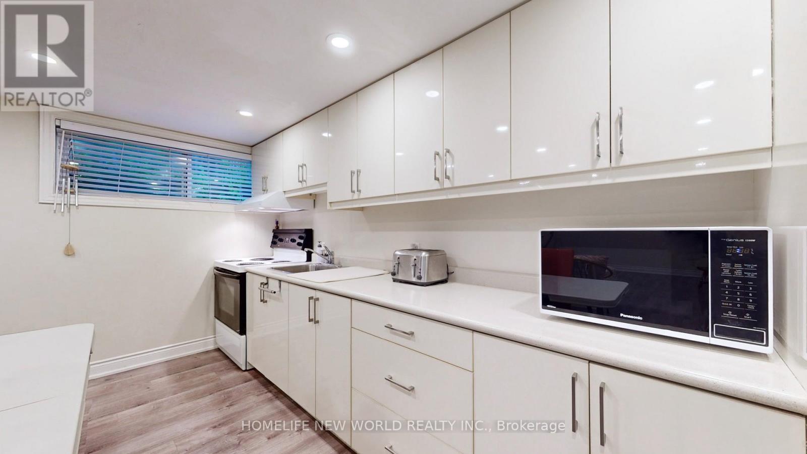 11 Elynhill Drive, Toronto (Willowdale West), Ontario  M2R 1C5 - Photo 29 - C12403442