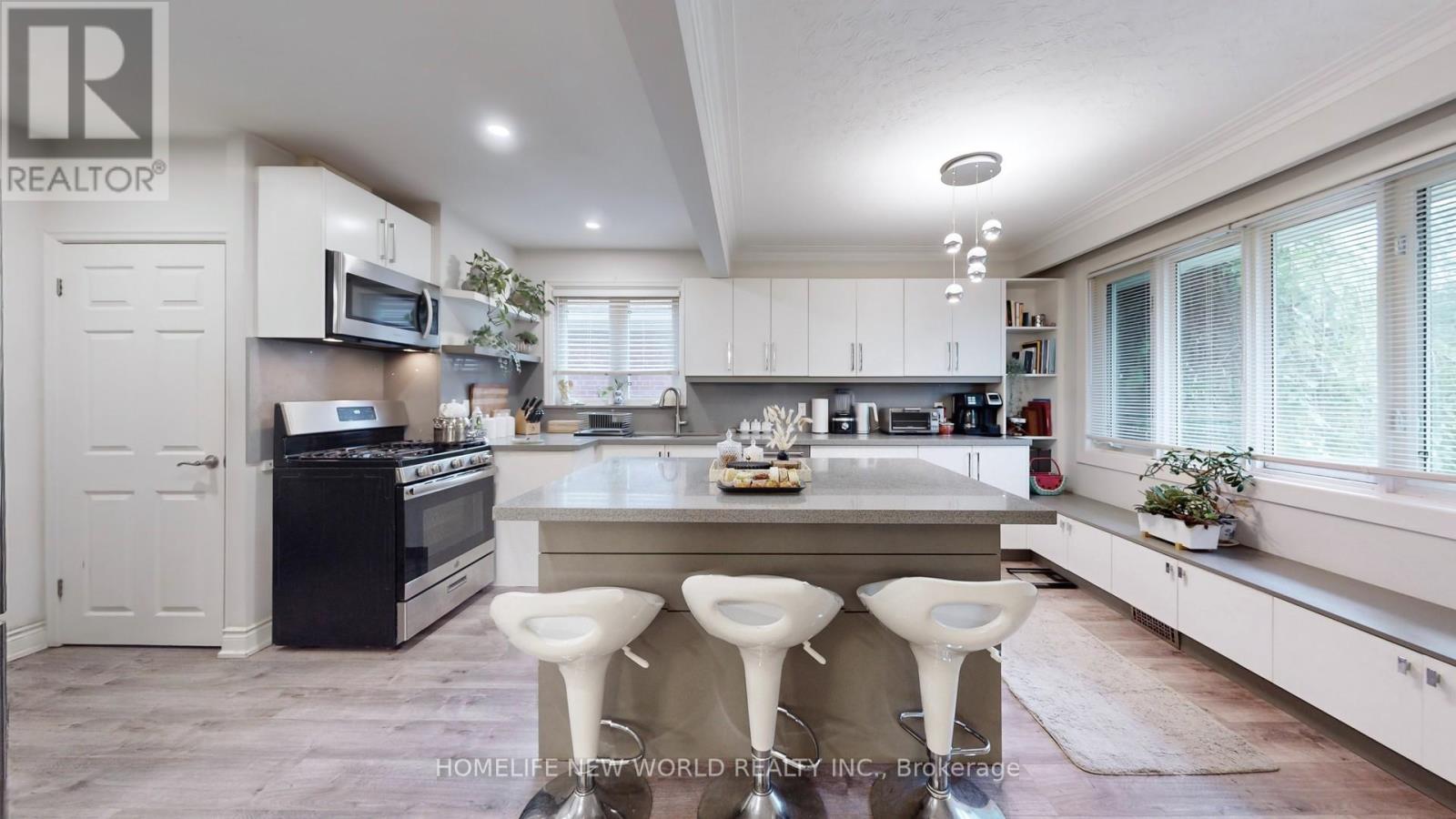 11 Elynhill Drive, Toronto (Willowdale West), Ontario  M2R 1C5 - Photo 9 - C12403442