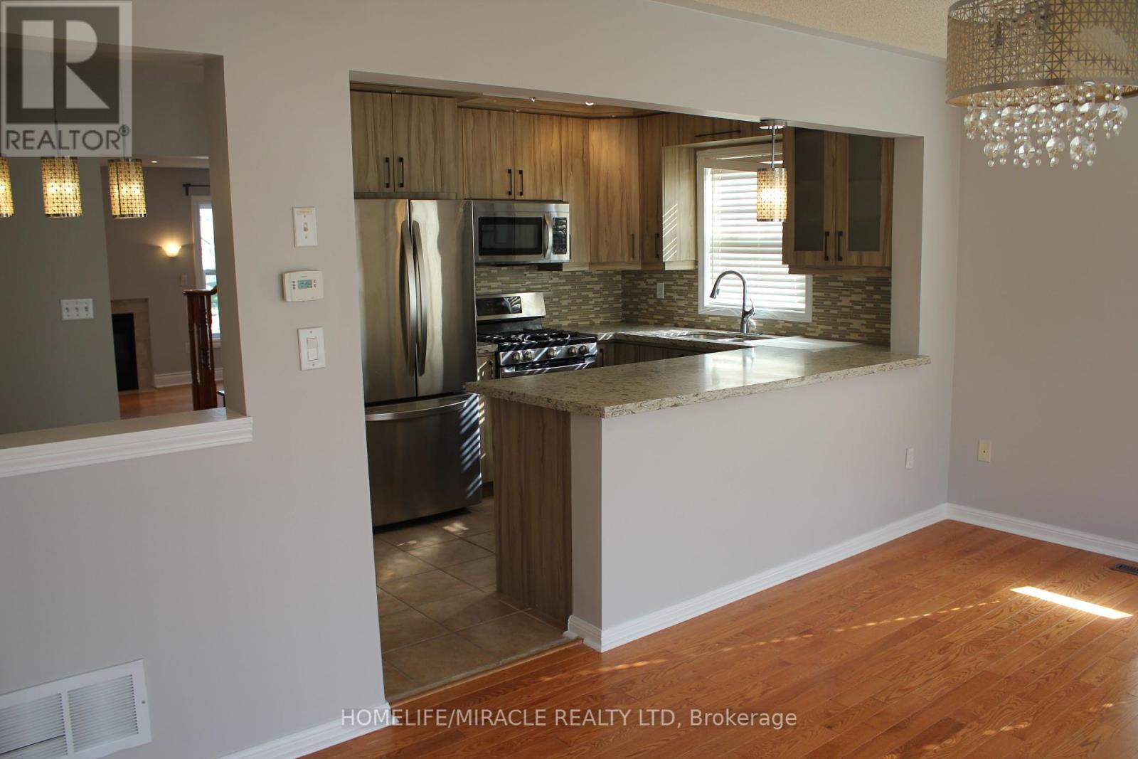 38 - 5980 Whitehorn Avenue, Mississauga, Ontario  L5A 5X2 - Photo 12 - W12402157