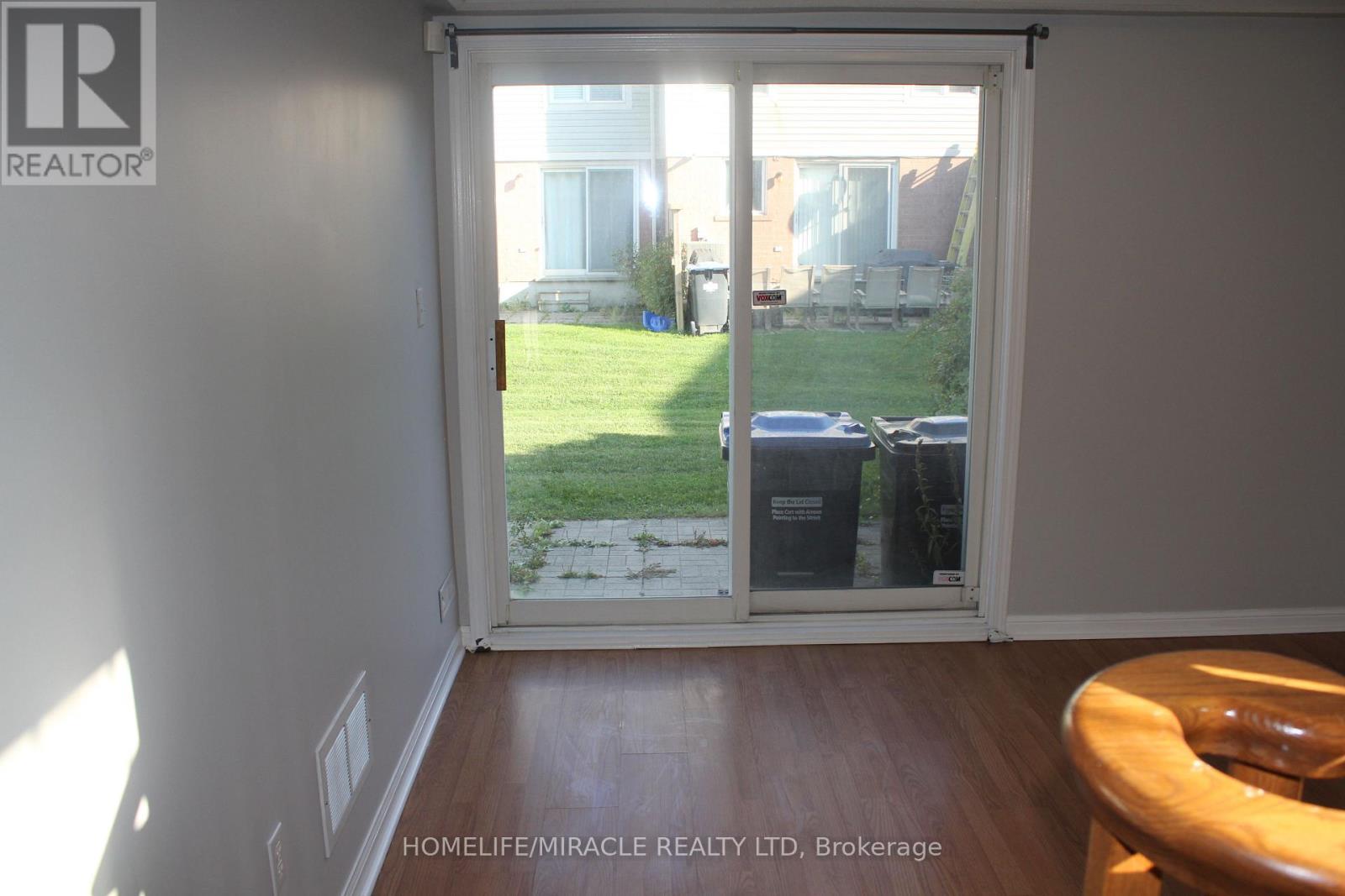 38 - 5980 Whitehorn Avenue, Mississauga, Ontario  L5A 5X2 - Photo 17 - W12402157