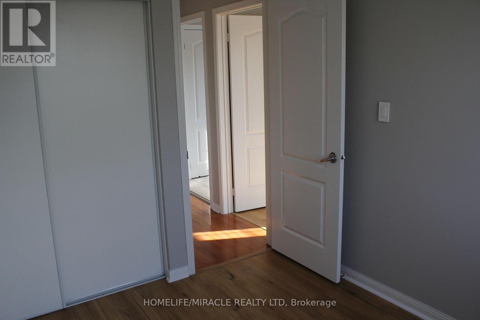 38 - 5980 Whitehorn Avenue, Mississauga, Ontario  L5A 5X2 - Photo 34 - W12402157