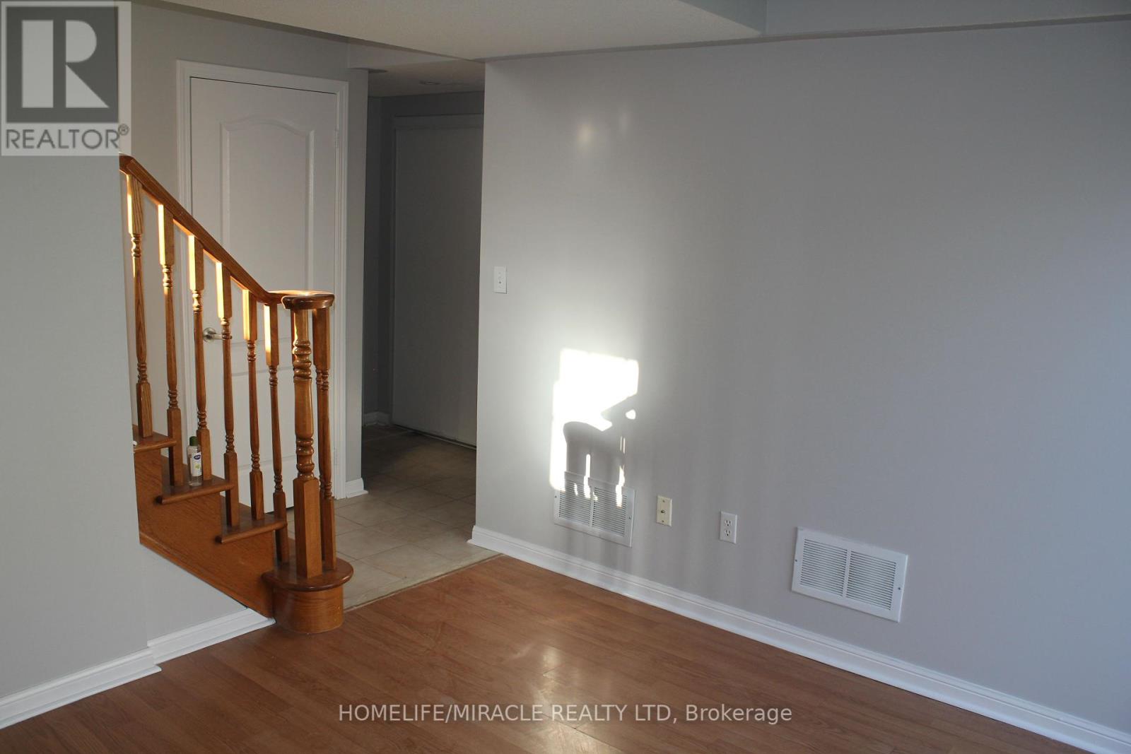 38 - 5980 Whitehorn Avenue, Mississauga, Ontario  L5A 5X2 - Photo 5 - W12402157