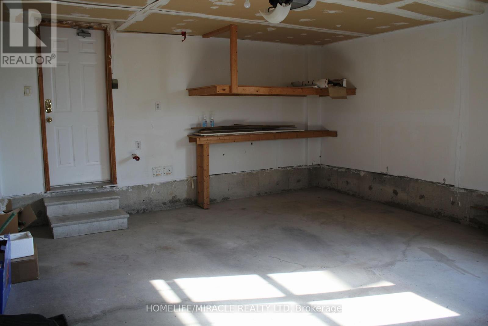 38 - 5980 Whitehorn Avenue, Mississauga, Ontario  L5A 5X2 - Photo 37 - W12402157