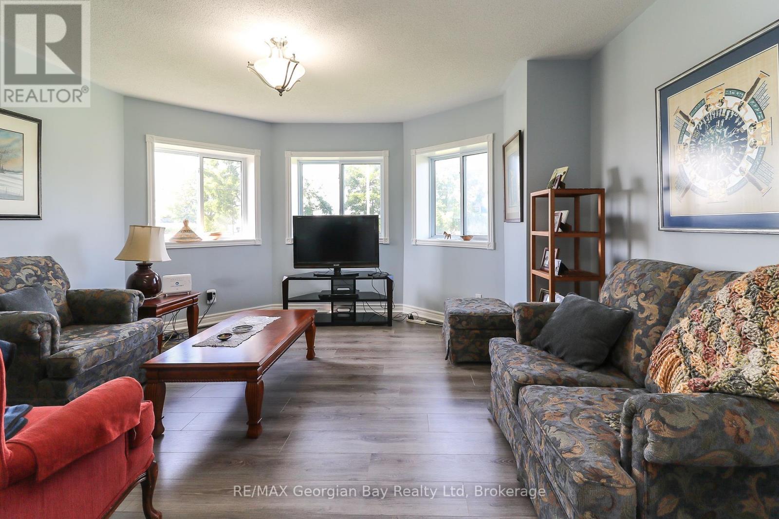 4989 Vasey Road, Oro-Medonte, Ontario L4R 4K3 - Photo 11 - S12403683