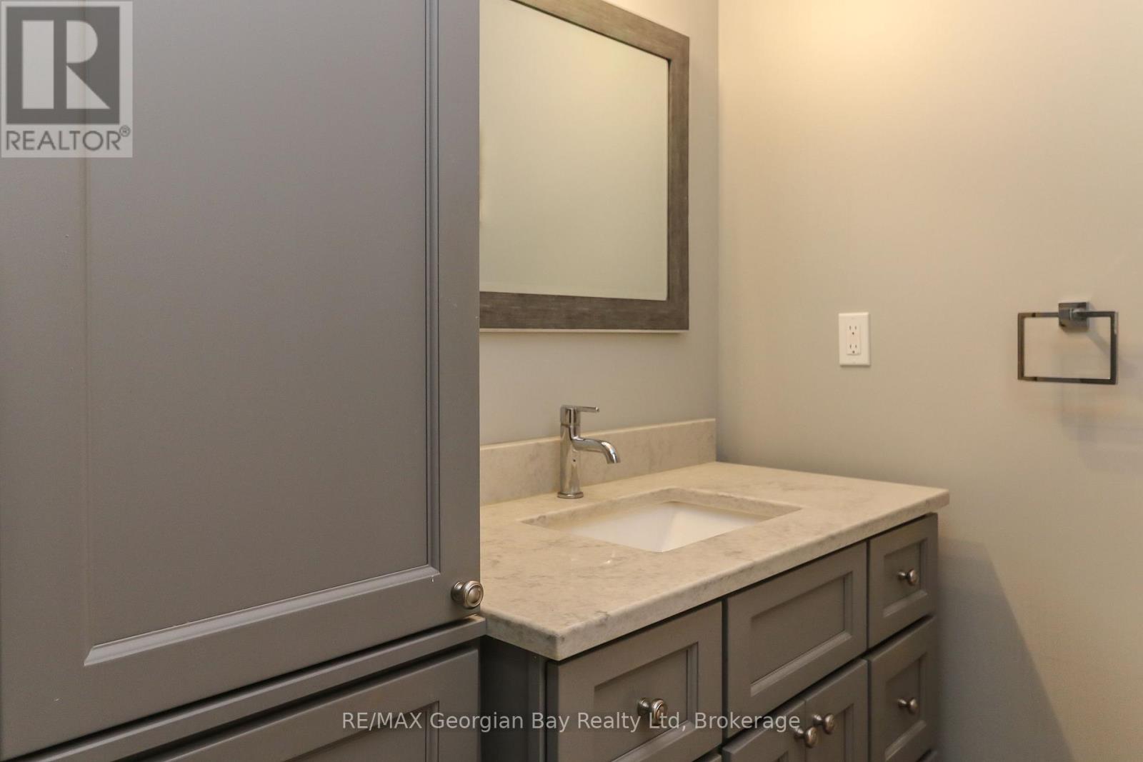 4989 Vasey Road, Oro-Medonte, Ontario L4R 4K3 - Photo 24 - S12403683