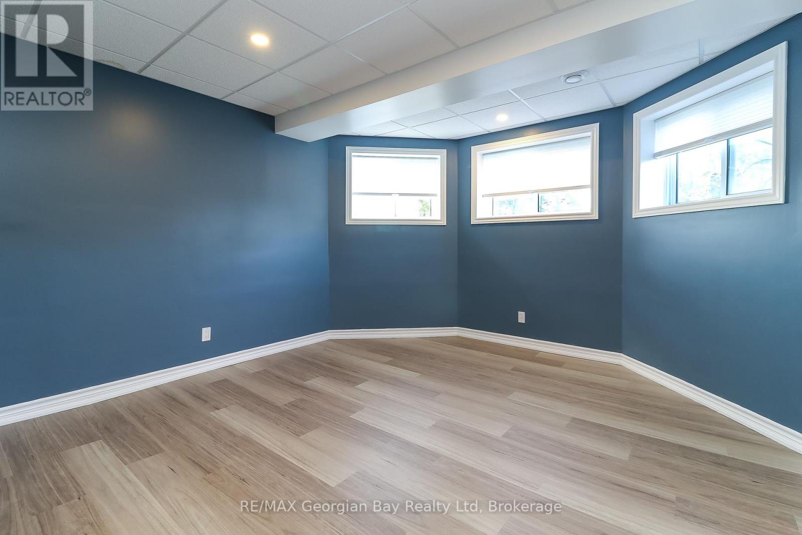 4989 Vasey Road, Oro-Medonte, Ontario L4R 4K3 - Photo 28 - S12403683