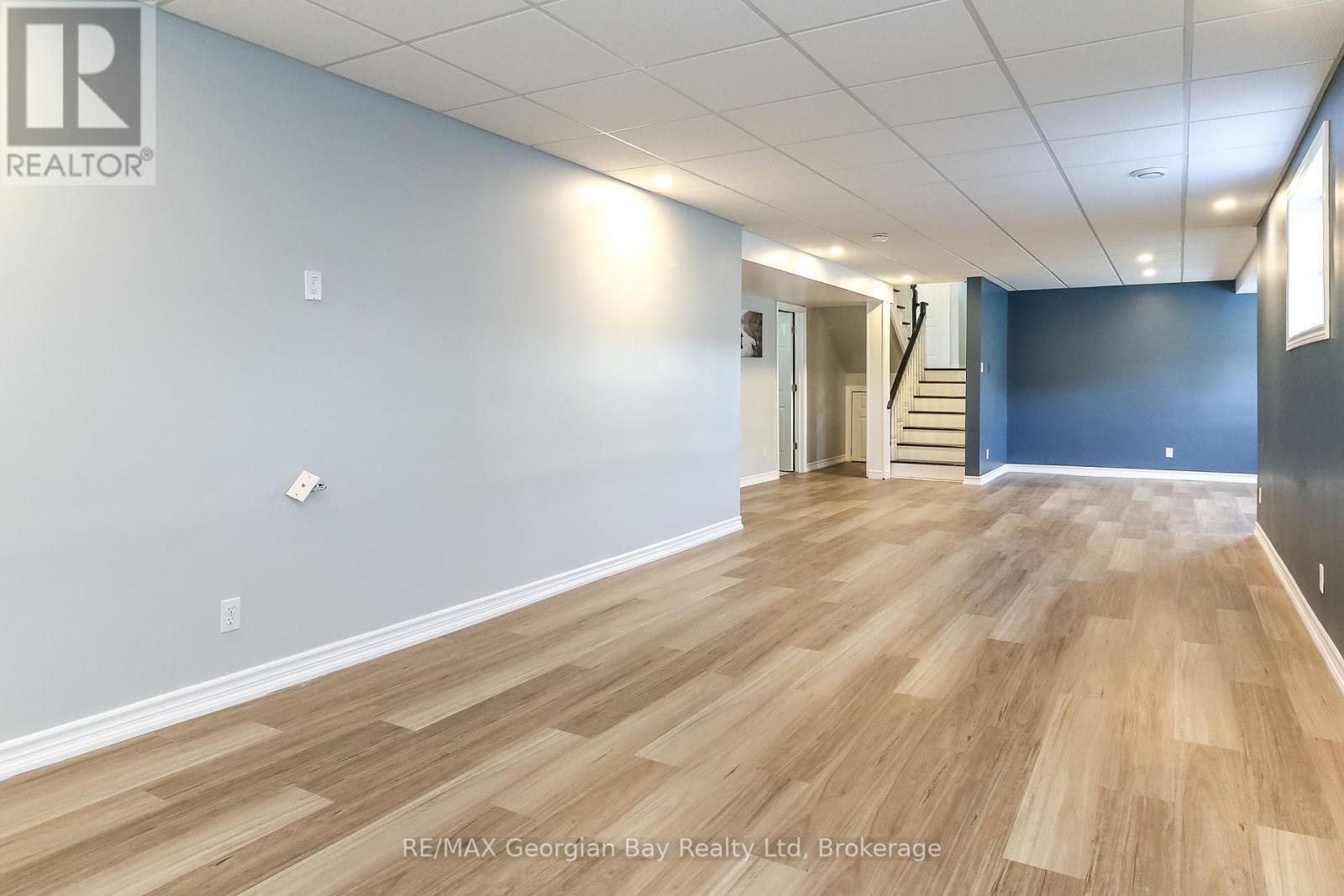 4989 Vasey Road, Oro-Medonte, Ontario L4R 4K3 - Photo 31 - S12403683