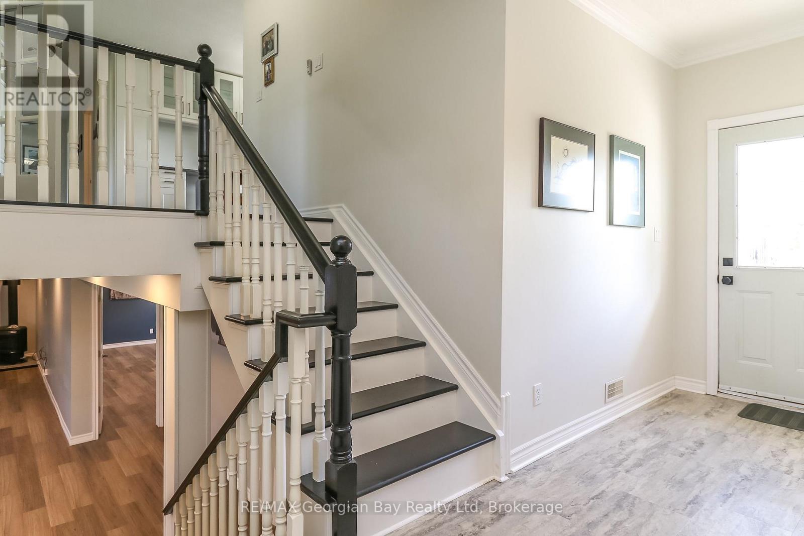 4989 Vasey Road, Oro-Medonte, Ontario L4R 4K3 - Photo 7 - S12403683