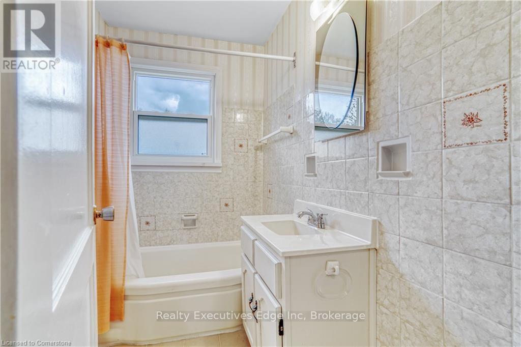Main - 262 Grange Road, Guelph (Grange Road), Ontario  N1E 6N9 - Photo 31 - X12403656