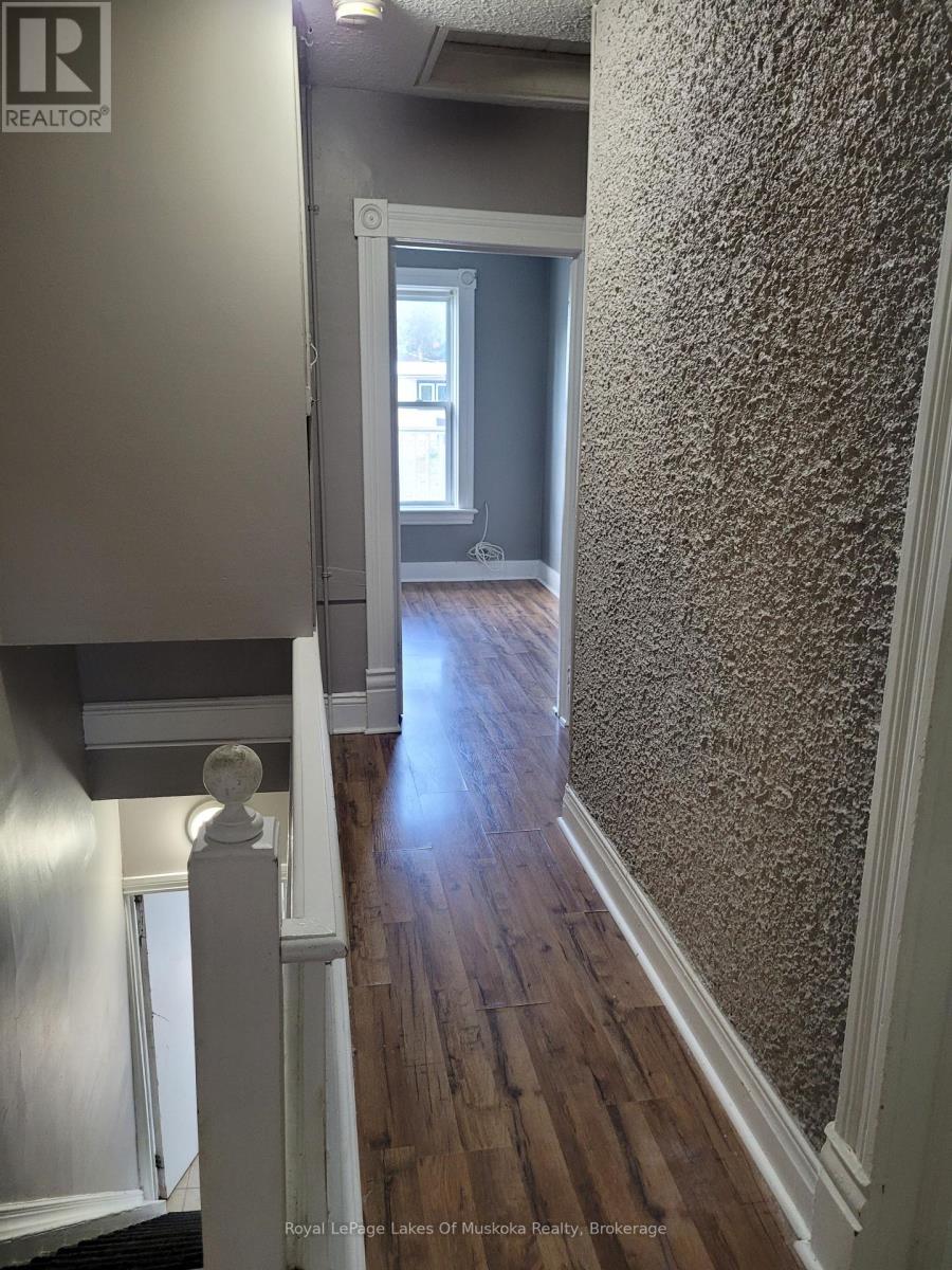 227 Nottawasaga Street, Orillia, Ontario  L3V 3K2 - Photo 17 - S12403643