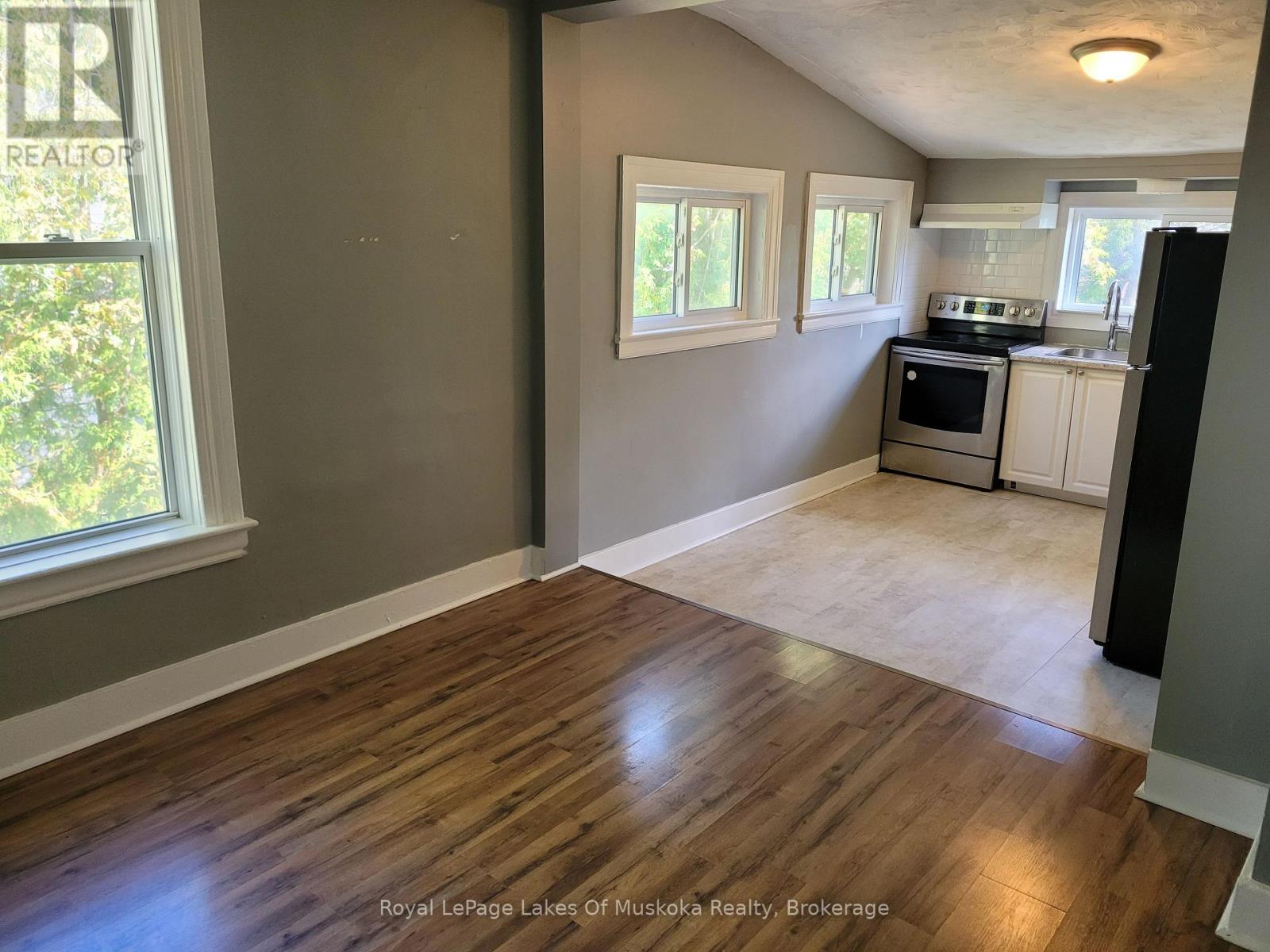 227 Nottawasaga Street, Orillia, Ontario  L3V 3K2 - Photo 23 - S12403643