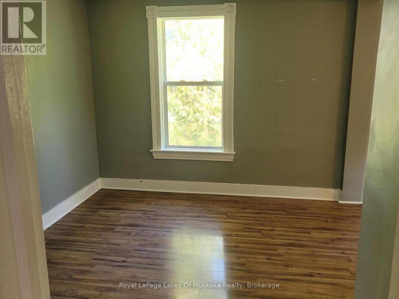 227 Nottawasaga Street, Orillia, Ontario  L3V 3K2 - Photo 19 - S12403643